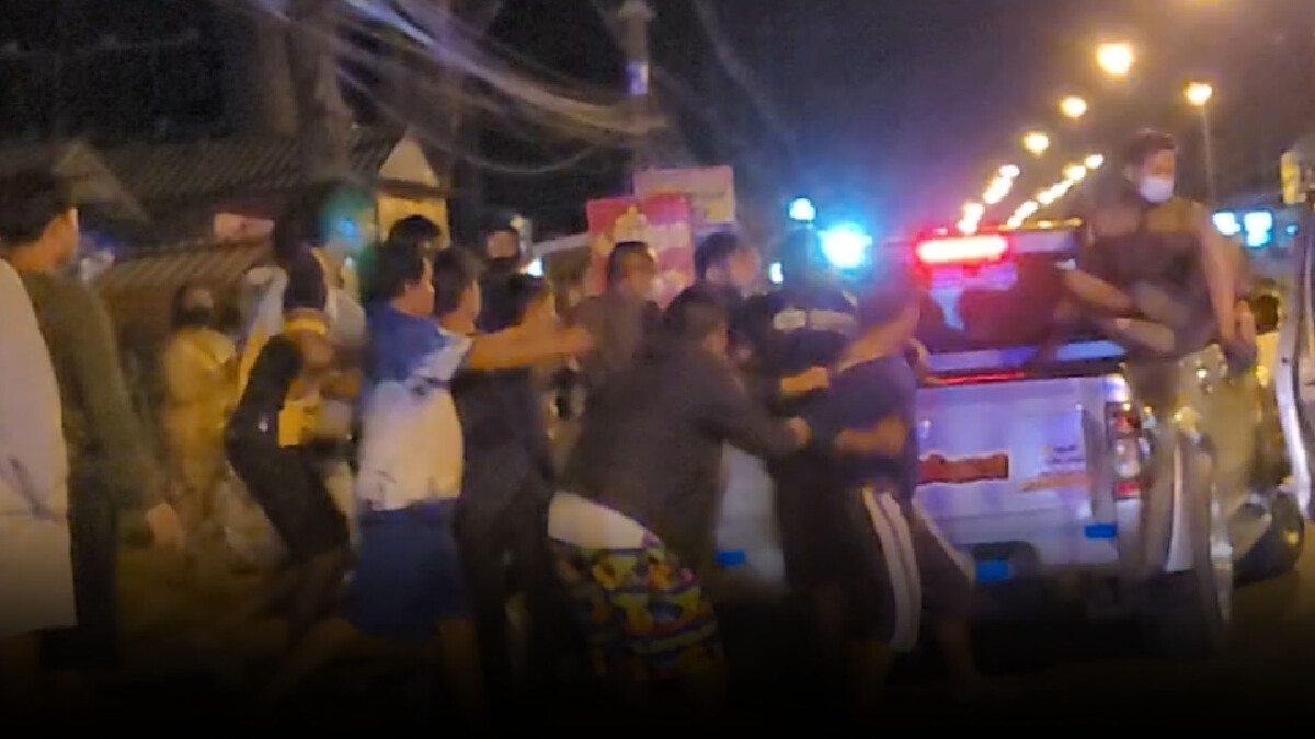 กลุ่มวัยรุ่นนับสิบรุมชกเพื่อนคู่กรณี แค้นชนเพื่อนตายแถมปากเสีย