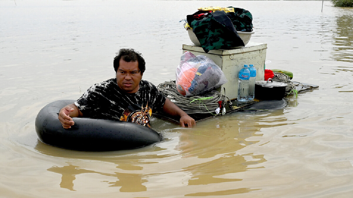 เมืองหลวงกัมพูชาเผชิญน้ำท่วมหนักจากฤดูมรสุม เมืองหลวงกัมพูชาเผชิญน้ำท่วมหนักจากฤดูมรสุม