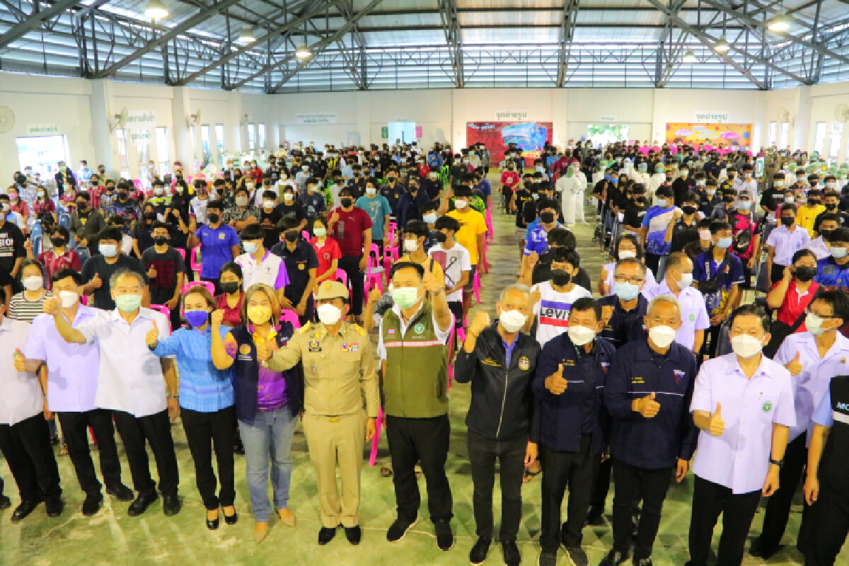 "เสี่ยหนู" โปรยยาหอมชาวพังงารับปากวัคซีนต้องครบเดือนนี้