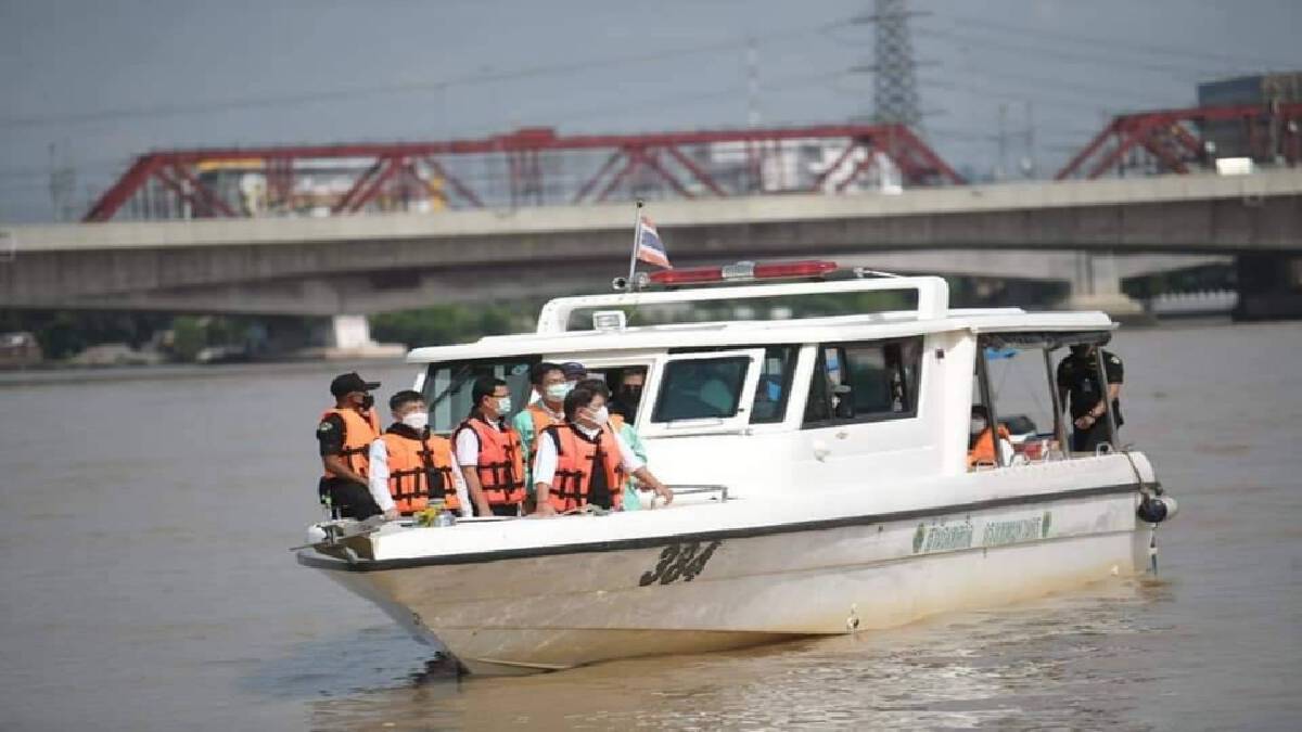 ผู้ว่าฯกทม. ลงเรือสำรวจน้ำเจ้าพระยา ยังต่ำกว่าแนวคันกั้นน้ำ ผู้ว่าฯกทม. ลงเรือสำรวจน้ำเจ้าพระยา ยังต่ำกว่าแนวคันกั้นน้ำ