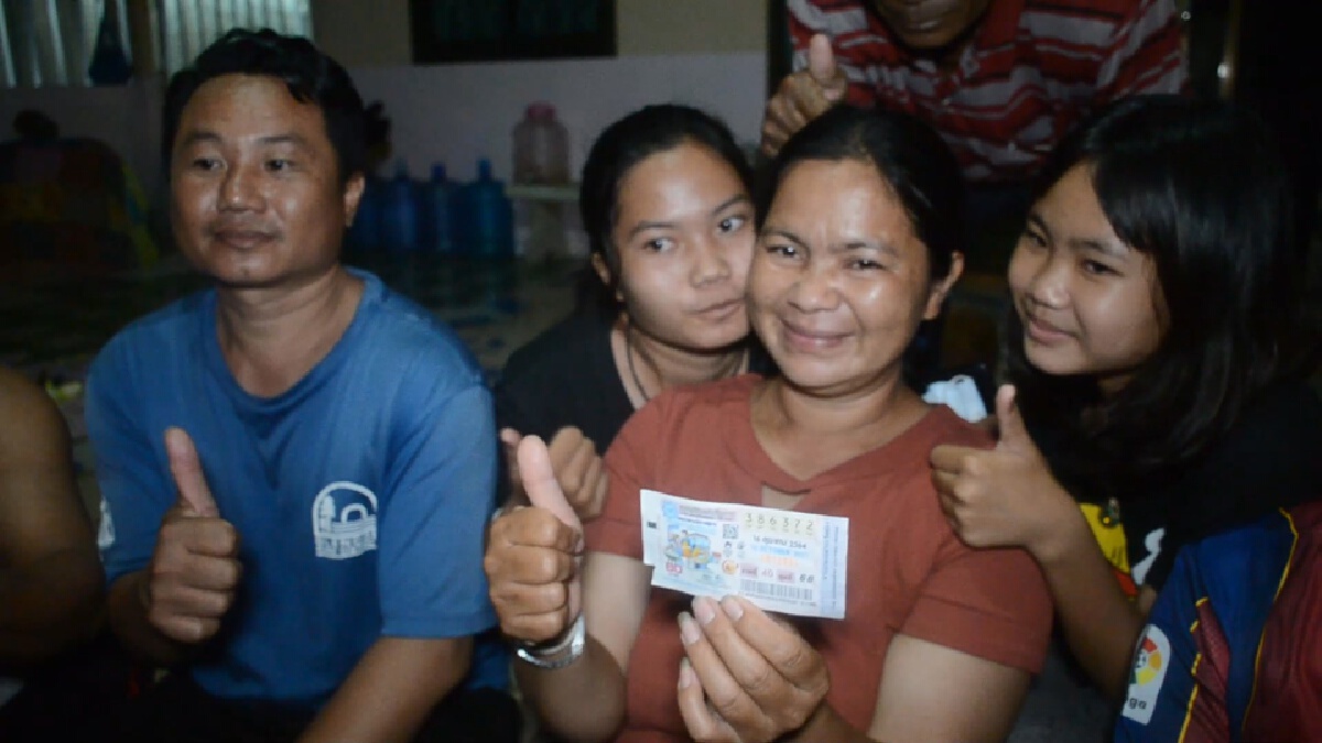 สาวอุดรดวงเฮงซื้อเลขคิวฉีดวัคซีนของสามีถูกรางวัลที่1รับ6ล้าน