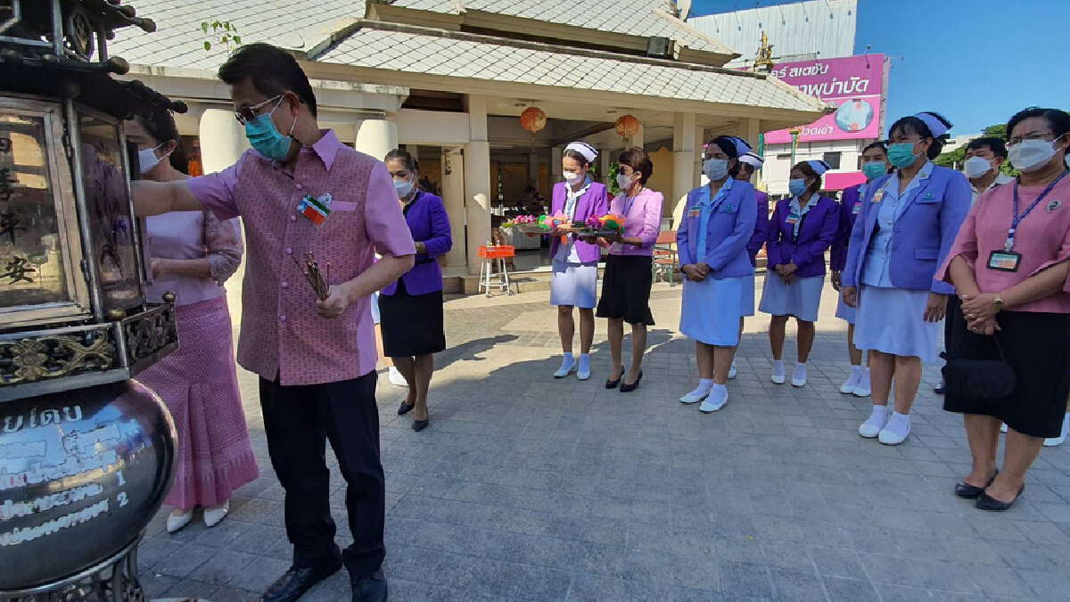 นพ.เกรียงศักดิ์ สักการะหลักเมืองก่อนเข้าทำงาน