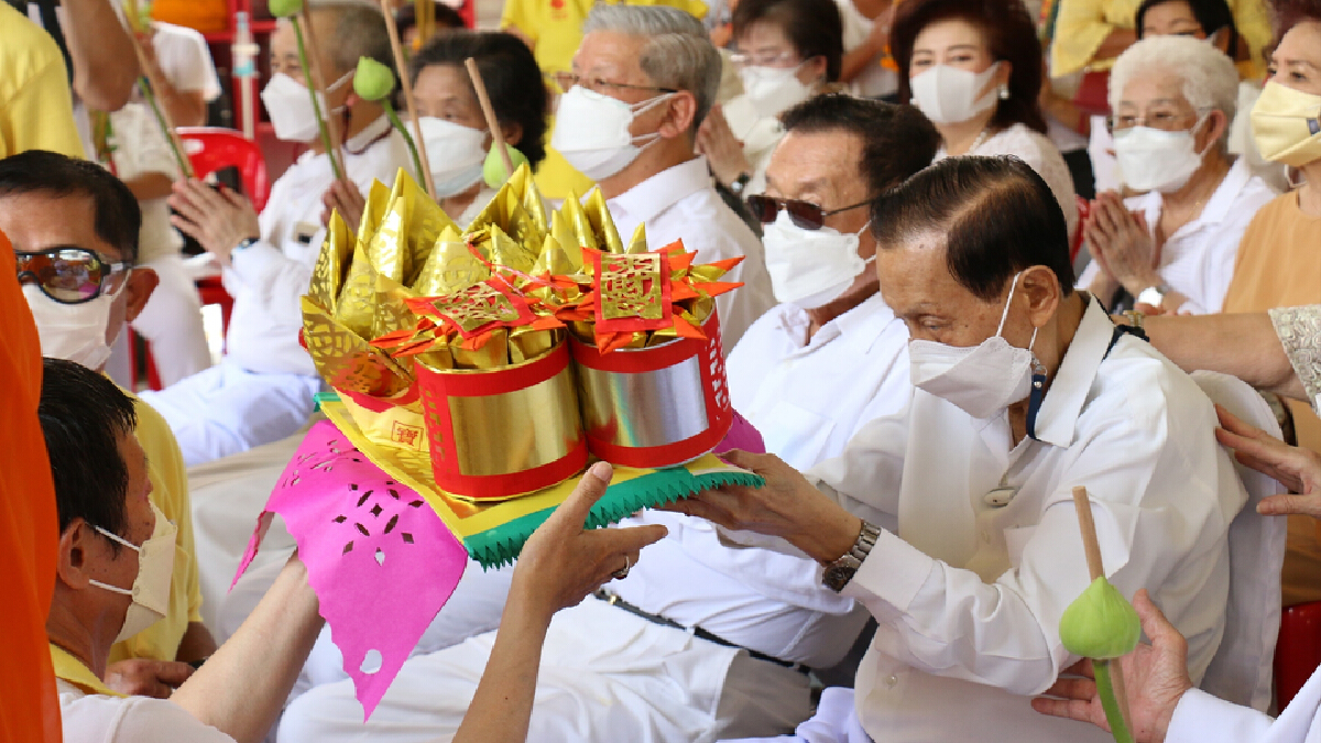 เชิญสาธุชนสักการะขอพรหลวงปู่ไต้ฮงเพื่อความเป็นสิริมงคล เชิญสาธุชนสักการะขอพรหลวงปู่ไต้ฮงเพื่อความเป็นสิริมงคล