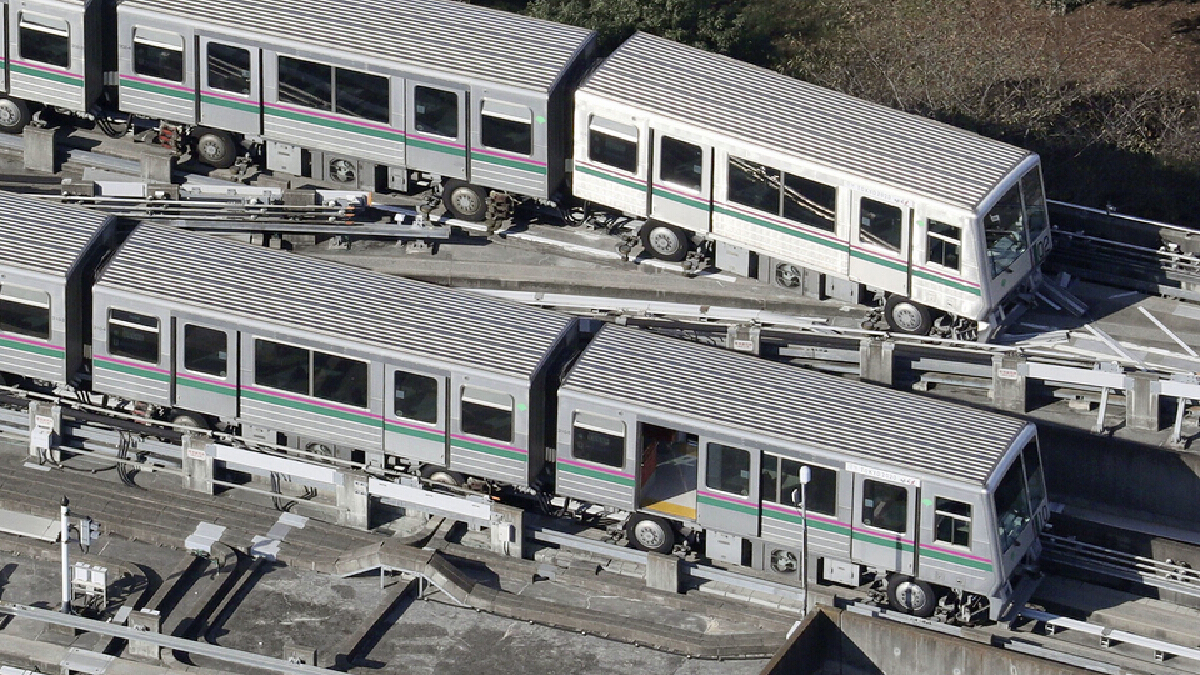 แผ่นดินไหวโตเกียวเจ็บ 32 กระทบผู้โดยสารรถไฟเกือบ 4 แสนคน แผ่นดินไหวโตเกียวเจ็บ 32 กระทบผู้โดยสารรถไฟเกือบ 4 แสนคน