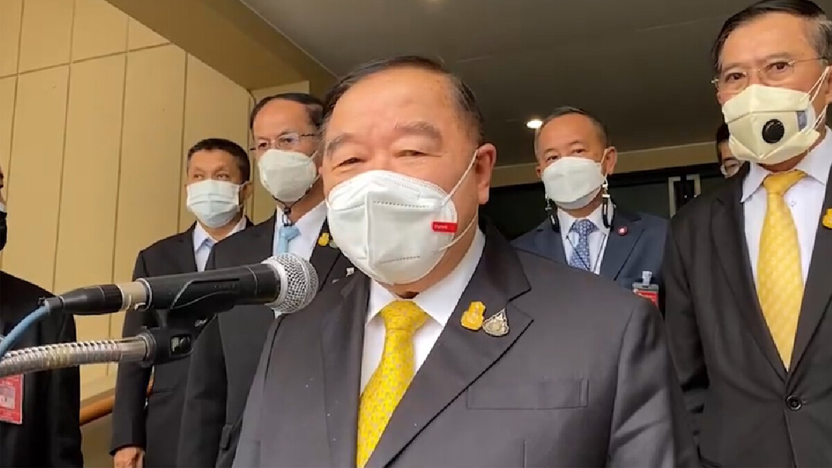 "บิ๊กป้อม" อุบส่ง "บิ๊กตู่" เป็นแคนดิเดตนายกฯเลือกตั้งครั้งหน้า "บิ๊กป้อม" อุบส่ง "บิ๊กตู่" เป็นแคนดิเดตนายกฯเลือกตั้งครั้งหน้า