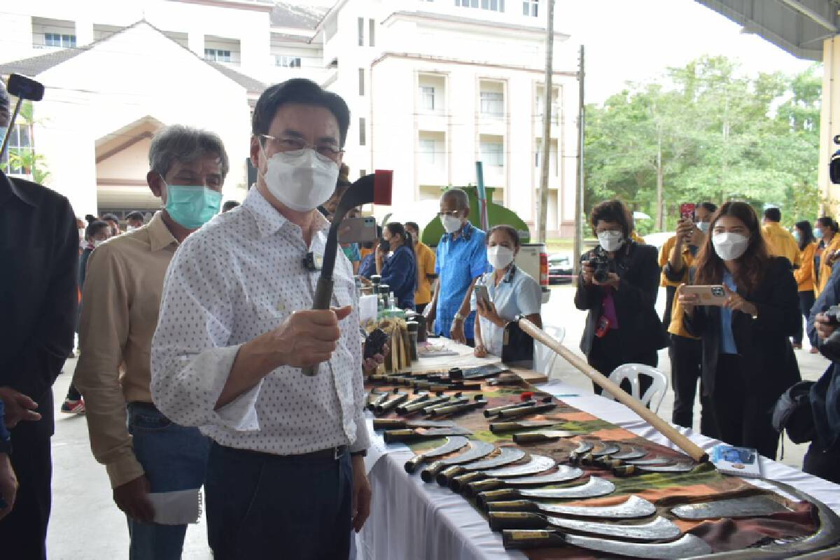 หัวหน้าพรรคประชาธิปัตย์ ปัดไม่พูดปม “นิพิฏฐ์” โพสต์ตัดพ้อ หัวหน้าพรรคประชาธิปัตย์ ปัดไม่พูดปม “นิพิฏฐ์” โพสต์ตัดพ้อ