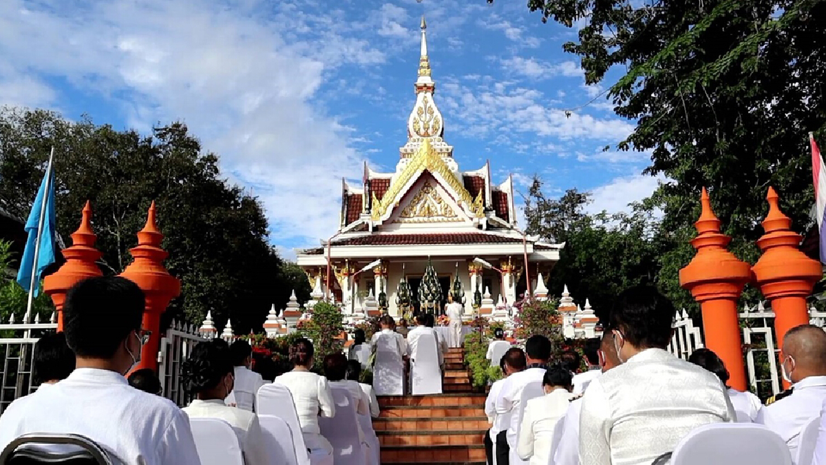 นครพนมบวงสรวงเจ้าพ่อ 4 ทิศ ก่อนเปิดงานประเพณีไหลเรือไฟ นครพนมบวงสรวงเจ้าพ่อ 4 ทิศ ก่อนเปิดงานประเพณีไหลเรือไฟ