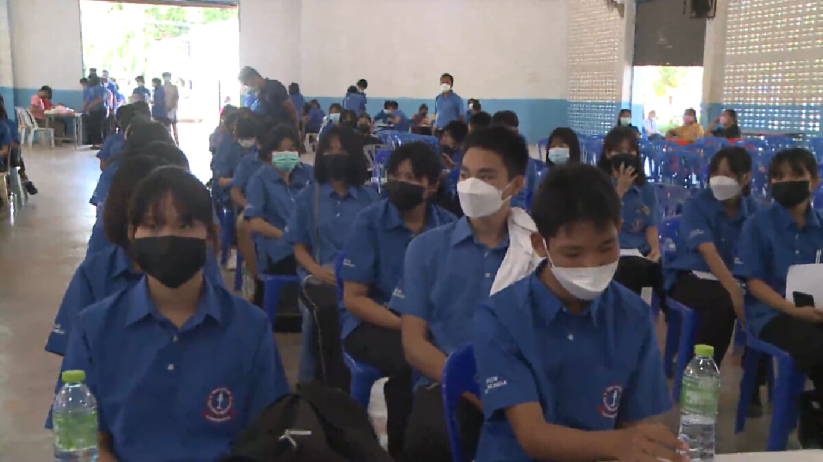 อำนาจเจริญรณรงค์ฉีดวัคซีนนักเรียนล็อตแรก720 คน อำนาจเจริญรณรงค์ฉีดวัคซีนนักเรียนล็อตแรก720 คน