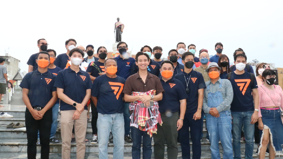 "พิธา"ไหว้สักการะย่าโม ขอปักธงโคราชเปลี่ยนเป็นเมืองสีส้ม "พิธา"ไหว้สักการะย่าโม ขอปักธงโคราชเปลี่ยนเป็นเมืองสีส้ม
