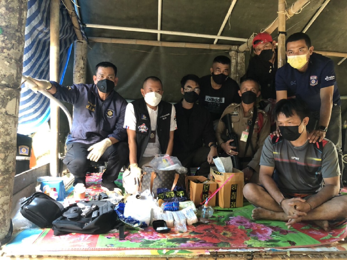 ค้นขนำจับ "เก๋ ห้วยปริก" เอเย่นต์รายใหญ่เมืองคอน ของกลางเพียบ