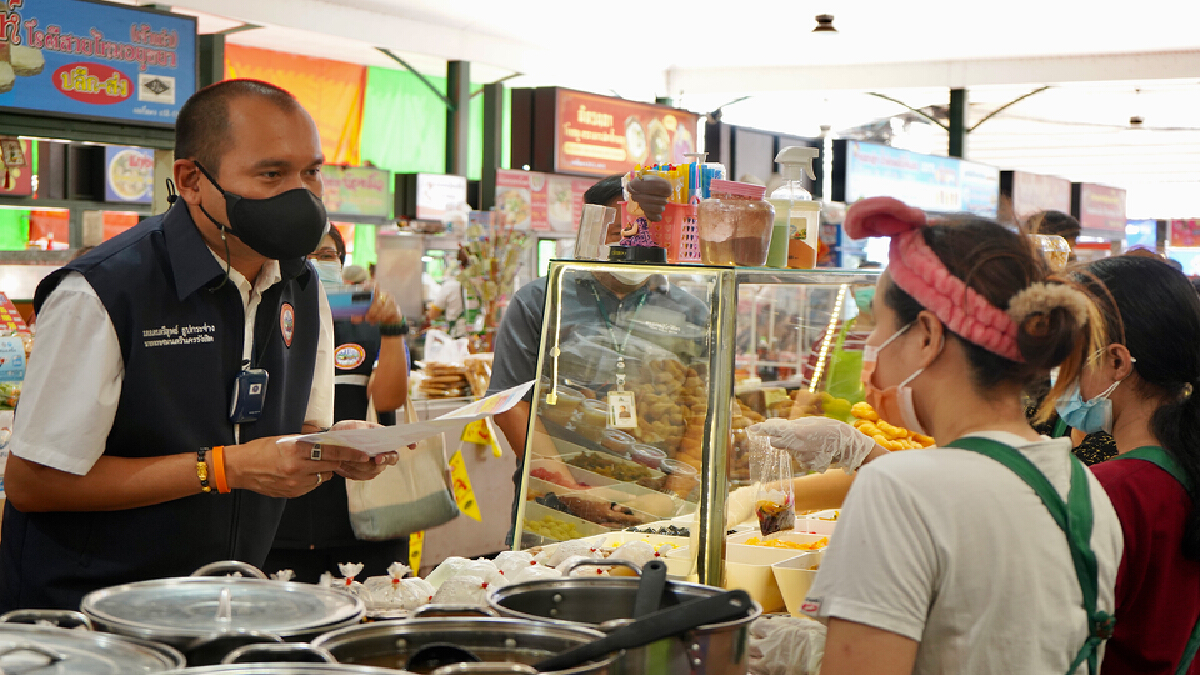 นายกนครรังสิตเพิ่มความมั่นใจ ตรวจอาหารเจที่ตลาดรังสิตไม่พบสิ่งปนเปื้อน นายกนครรังสิตเพิ่มความมั่นใจ ตรวจอาหารเจที่ตลาดรังสิตไม่พบสิ่งปนเปื้อน