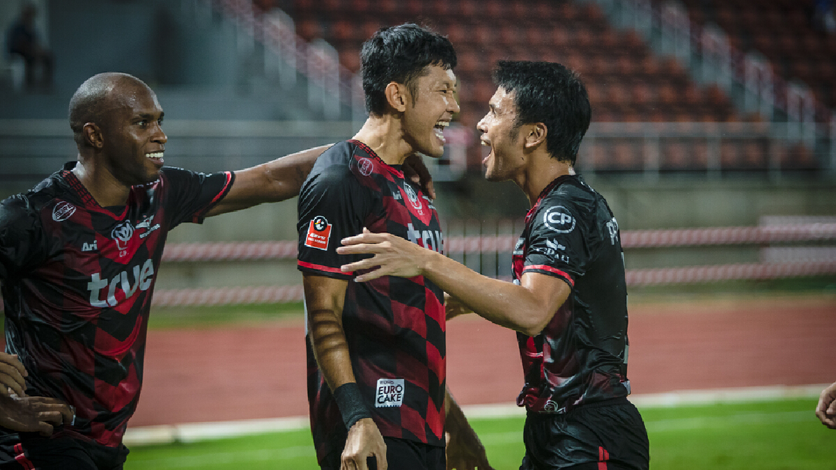 "ชนานันท์" ซัดชัย "แข้งเทพ" เปิดบ้านเฉือน "ต่อพิฆาต" 2-1 "ชนานันท์" ซัดชัย "แข้งเทพ" เปิดบ้านเฉือน "ต่อพิฆาต" 2-1