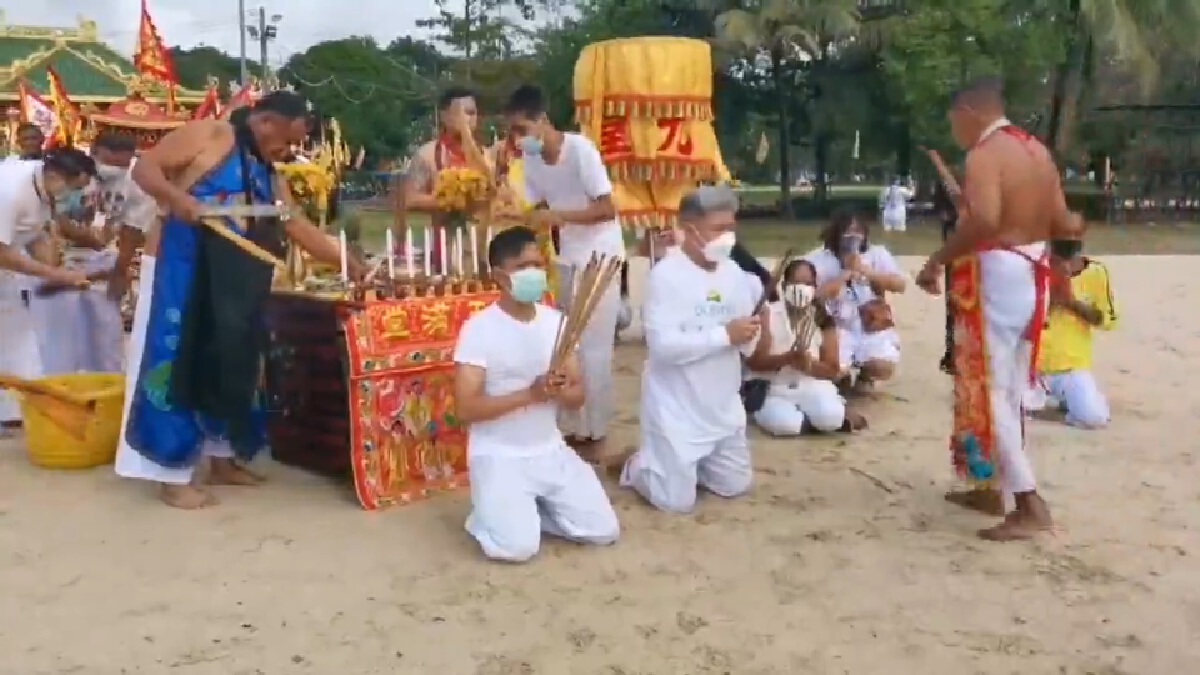 แห่พระรอบเมืองถือศีลกินผักภูเก็ต ตามมาตรการป้องกันโควิด-19 แห่พระรอบเมืองถือศีลกินผักภูเก็ต ตามมาตรการป้องกันโควิด-19