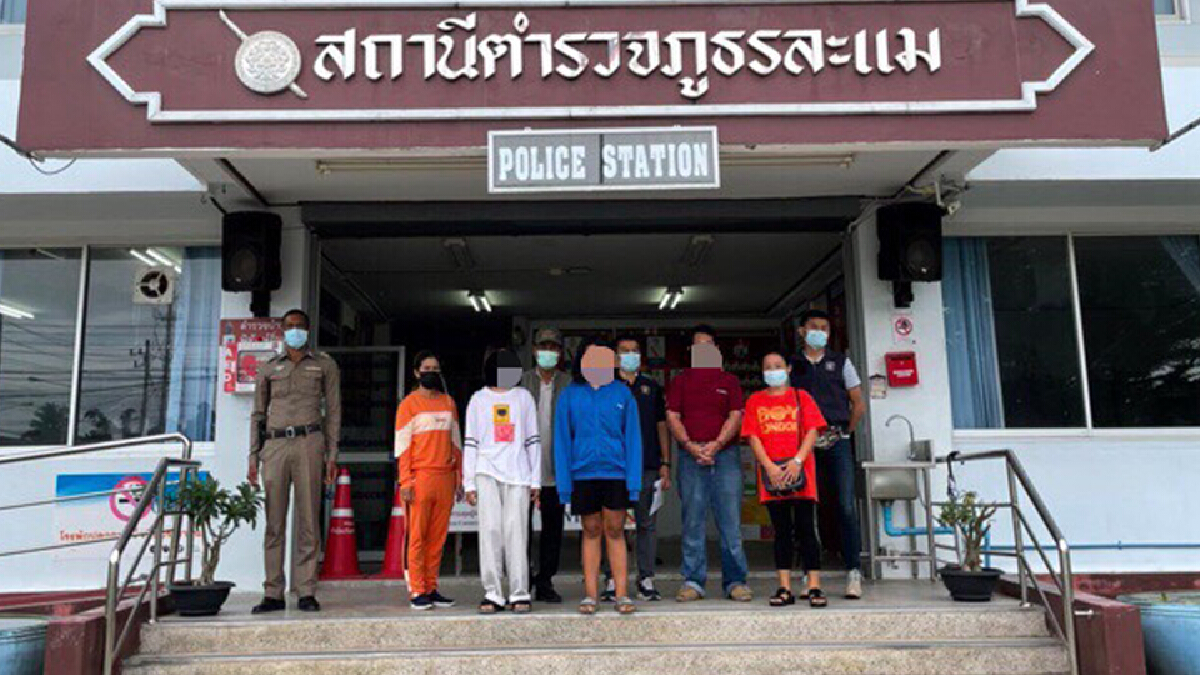 ตั้งข้อหาพรากผู้เยาว์ครูเกษียณ ด้านญาติเดินทางรับตัวเยาวชนทั้ง 6 กลับบ้าน ตั้งข้อหาพรากผู้เยาว์ครูเกษียณ ด้านญาติเดินทางรับตัวเยาวชนทั้ง 6 กลับบ้าน