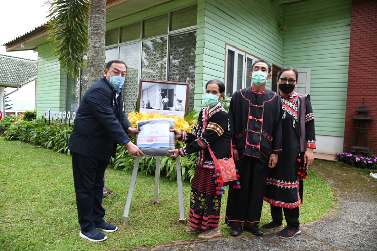 รมว.พม. สืบสานงานตามรอยในหลวง ร. 9  ส่งเสริมภูมิปัญญา สร้างมูลค่าเพิ่ม ต่อยอดสินค้าเกษตรให้ชาวเขา