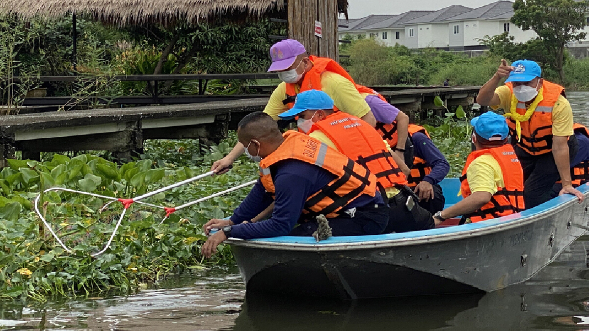 ผู้บัญชาการทหารเรือ ตรวจเยี่ยมชุดเฉพาะกิจเรือผลักดันน้ำ