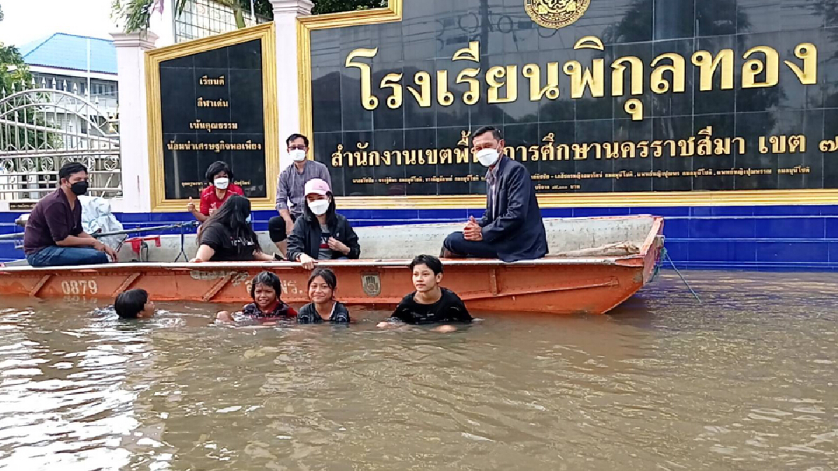น้ำมูลทะลักเข้าท่วมโรงเรียนอำเภอชุมพวงคาด1พ.ย.เปิดเทอมไม่ได้ น้ำมูลทะลักเข้าท่วมโรงเรียนอำเภอชุมพวงคาด1พ.ย.เปิดเทอมไม่ได้