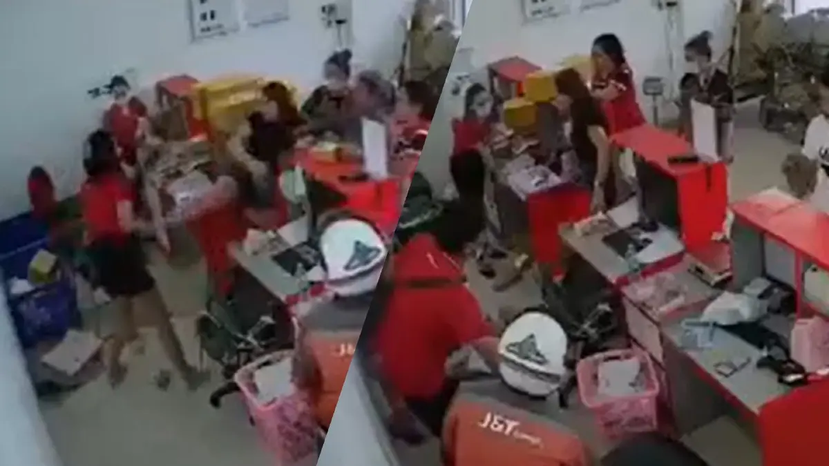 เดือด! แก๊งวัยรุ่นพูดจาไม่เข้าหู รุมทำร้าย "พนง.ส่งพัสดุ" บาดเจ็บ เดือด! แก๊งวัยรุ่นพูดจาไม่เข้าหู รุมทำร้าย "พนง.ส่งพัสดุ" บาดเจ็บ