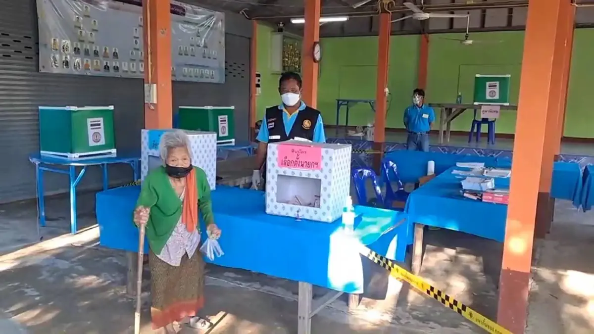ชาวชัยภูมิแห่เลือกตั้ง อบต.คึกคักรอบ8ปี ยายวัย88ปี ยังออกมาใช้สิทธิ์ ชาวชัยภูมิแห่เลือกตั้ง อบต.คึกคักรอบ8ปี ยายวัย88ปี ยังออกมาใช้สิทธิ์