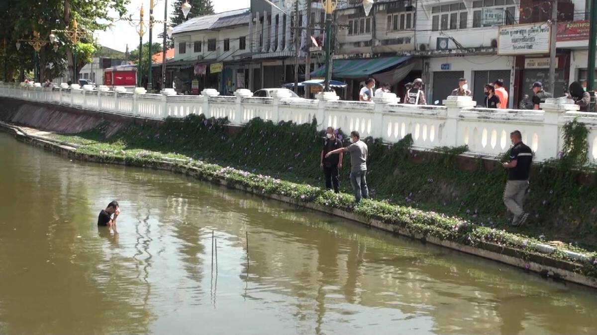 ผู้ต้องหาวิ่งหนีตำรวจระหว่างไปฝากแต่ไม่รอด