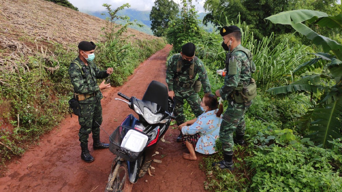 ผัวใจร้ายเจอด่านตรวจวิ่งหนีเอาตัวรอดทิ้งเมียโดนจับพร้อมยาเสพติด