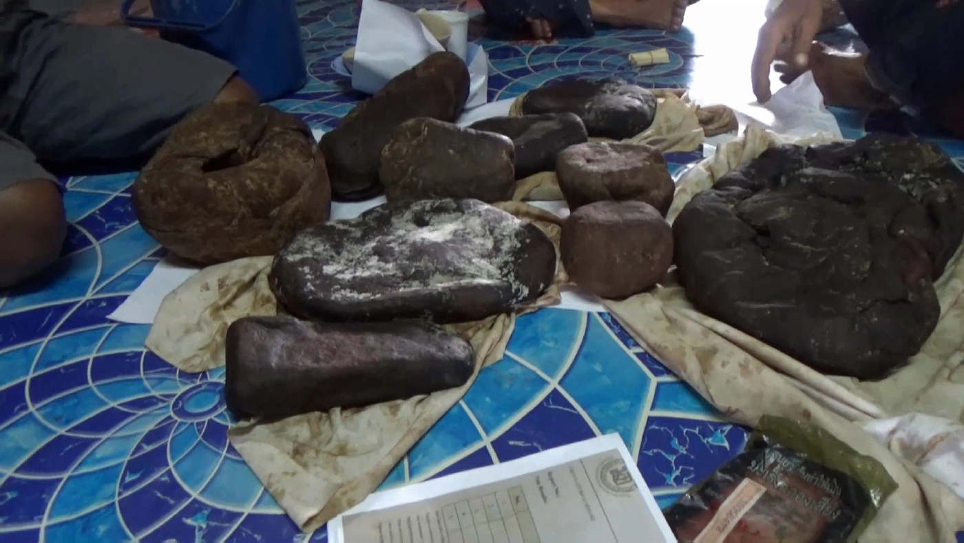 เปิดขุมทรัพย์ใต้เตียง  อำพันทะเลกว่า 20 ก้อน