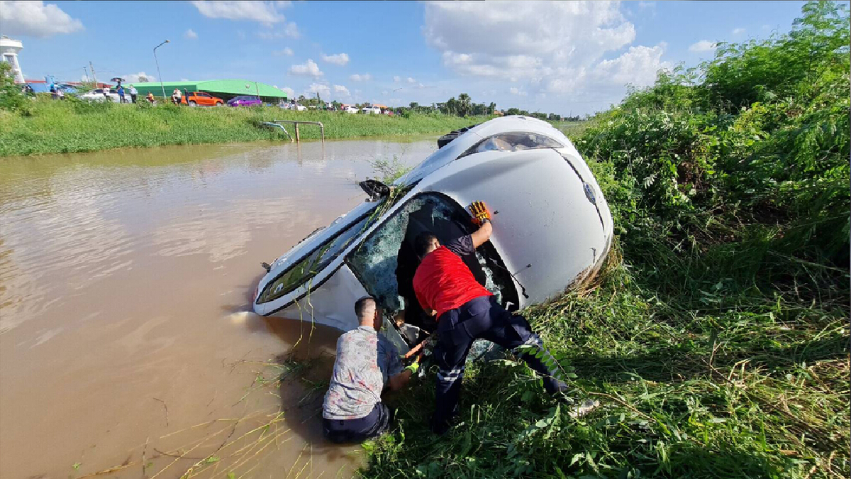 จ่าทหารอากาศ-ซิ่งเก๋งเสียหลักพุ่งตกคลองชลประทานดับ จ่าทหารอากาศ-ซิ่งเก๋งเสียหลักพุ่งตกคลองชลประทานดับ