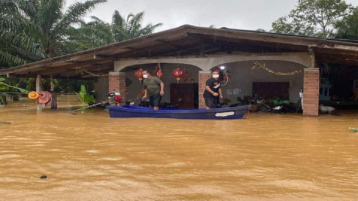 ชุมพร เร่งอพยพ หลังฝนตกหนัก น้ำท่วมแล้วหลายพื้นที่ ชุมพร เร่งอพยพ หลังฝนตกหนัก น้ำท่วมแล้วหลายพื้นที่
