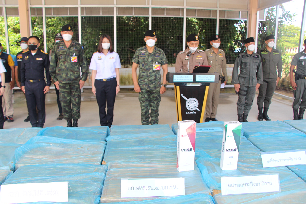 จับกุมบุหรี่หนีภาษีมูลค่านับล้านบาท จับกุมบุหรี่หนีภาษีมูลค่านับล้านบาท