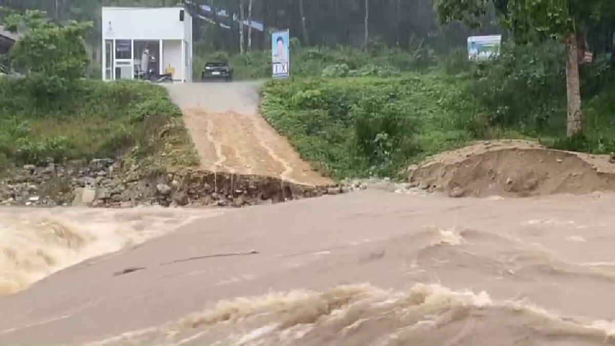 ฝนถล่มน้ำป่าคีรีวงทะลักกลืนเด็กชาย 5 ขวบเสียชีวิต