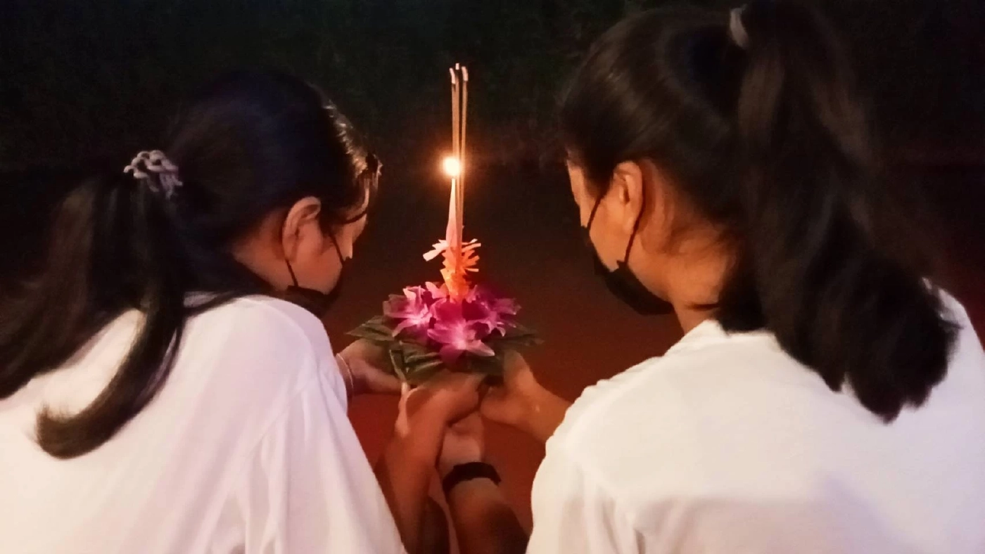 หนุ่มสาวพัทลุงร่วมลอยกระทงออนไลน์สไตล์นิวนอมอล