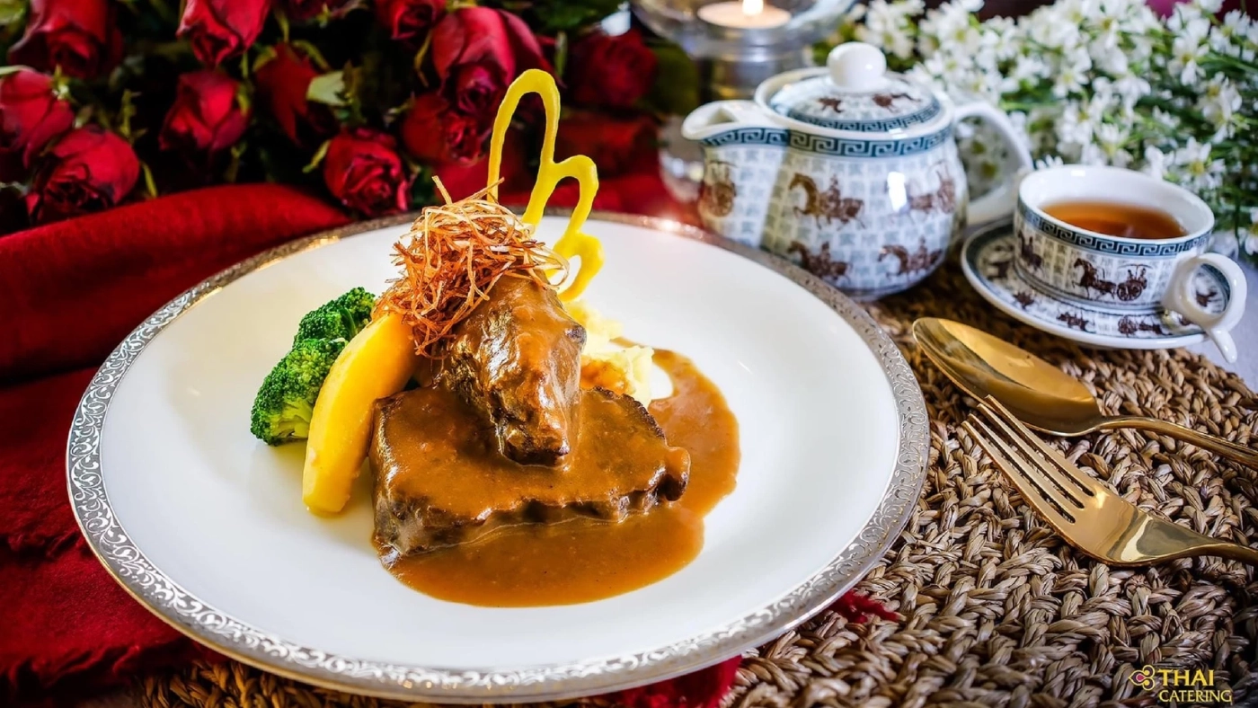 เปิดเมนูครัวการบินไทย คาว-หวาน บริการระดับ Royal First Class