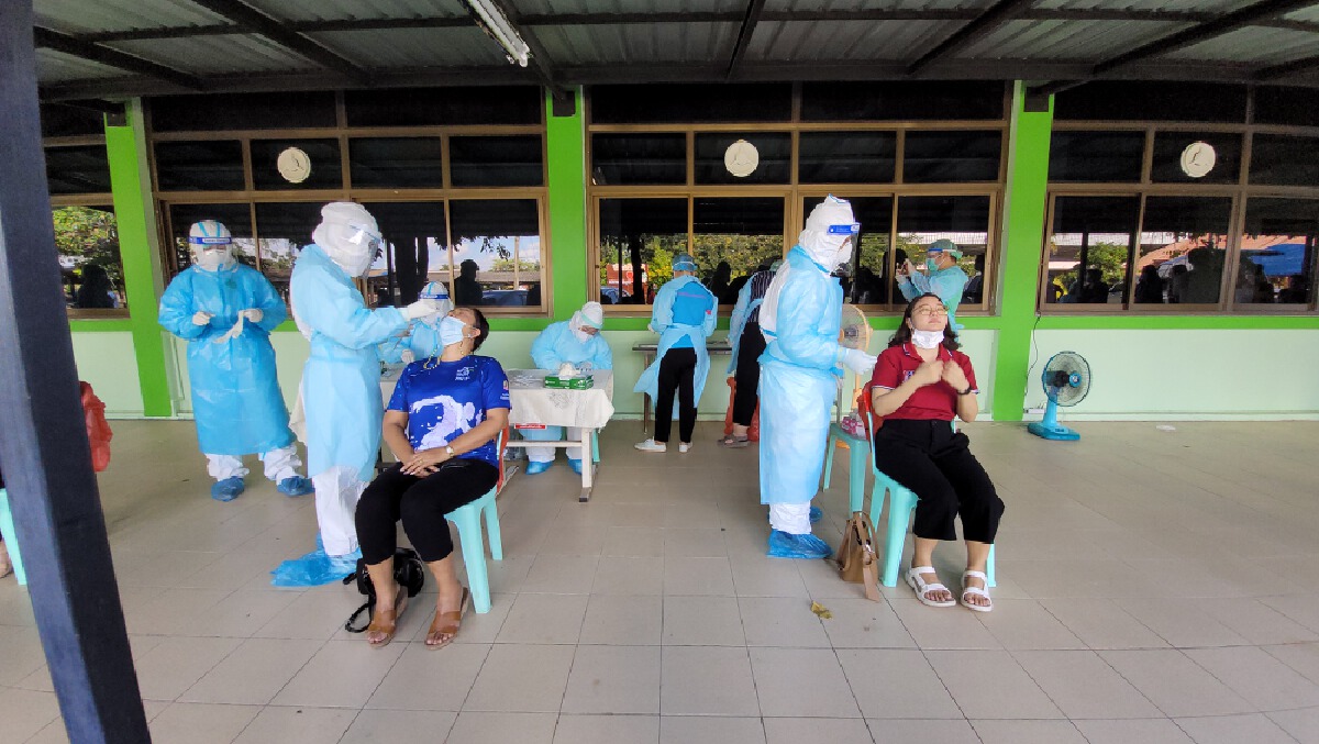 ผลตรวจกลุ่มเสี่ยง รร.ปทุมพิทยาคมเป็นลบทั้ง 134 คน ผลตรวจกลุ่มเสี่ยง รร.ปทุมพิทยาคมเป็นลบทั้ง 134 คน