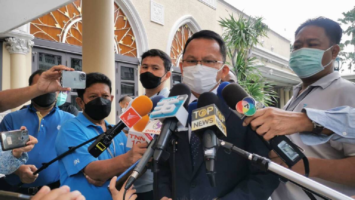 "สมศักดิ์" ย่องขึ้นตึกไทย พบนายกฯ​ ขอผ่อนคลายจัดประกวดสัตว์​