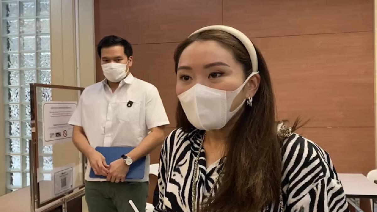 “อุ๊งอิ๊ง” เข้าทำงานที่ปรึกษา เพื่อไทยวันแรก “อุ๊งอิ๊ง” เข้าทำงานที่ปรึกษา เพื่อไทยวันแรก