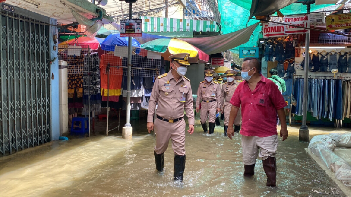 เสนาธิการทหารเรือนำกำลังเข้าช่วยชุมชนที่ได้รับผลกระทบจากน้ำเอ่อล้นสูง