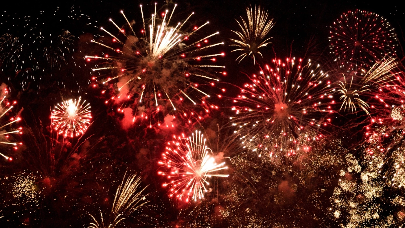 แจกพิกัด 7 สถานที่ชมพลุ ริมน้ำเจ้าพระยา วันลอยกระทง 2564