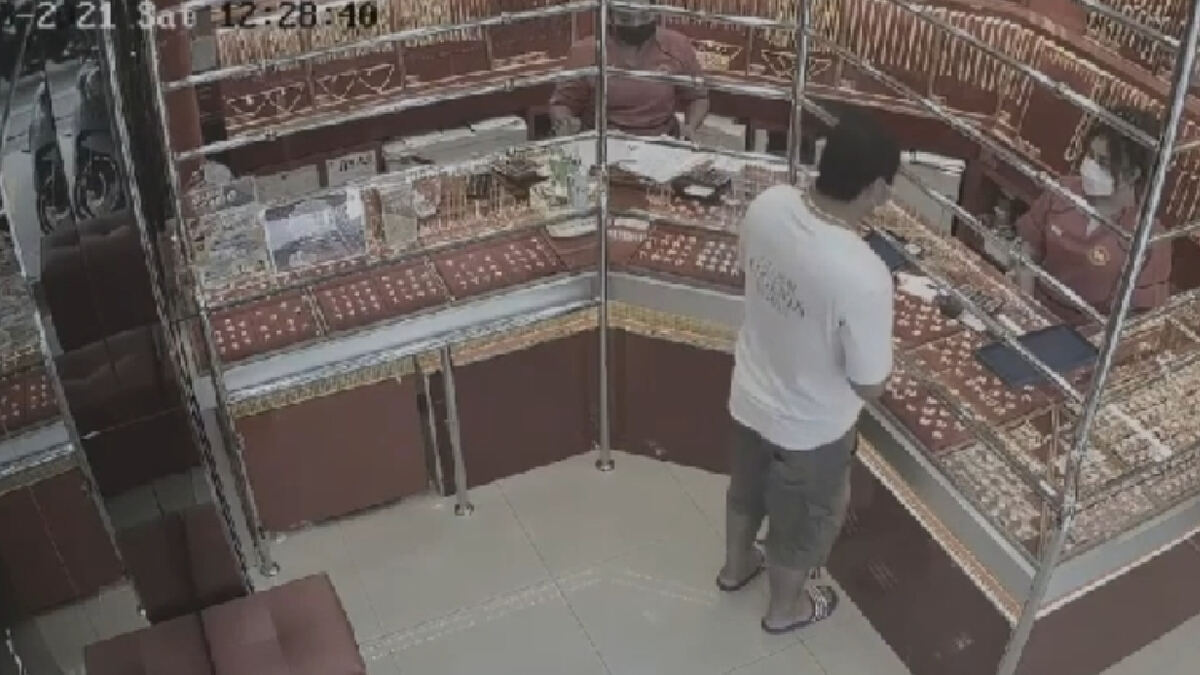 รวบแล้ว หนุ่มบุกเดี่ยวชิงทอง ร้านทองย่านพัฒนาการ อ้างโควิด หาเงินไม่ทันใช้