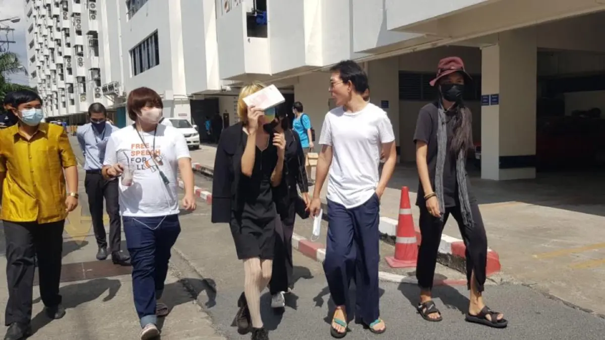 อัยการยื่นฟ้อง “ฟ้า-ตี้-ไบรท์” กับพวกชุมนุมหมิ่นเบื้องสูง 2 สำนวน