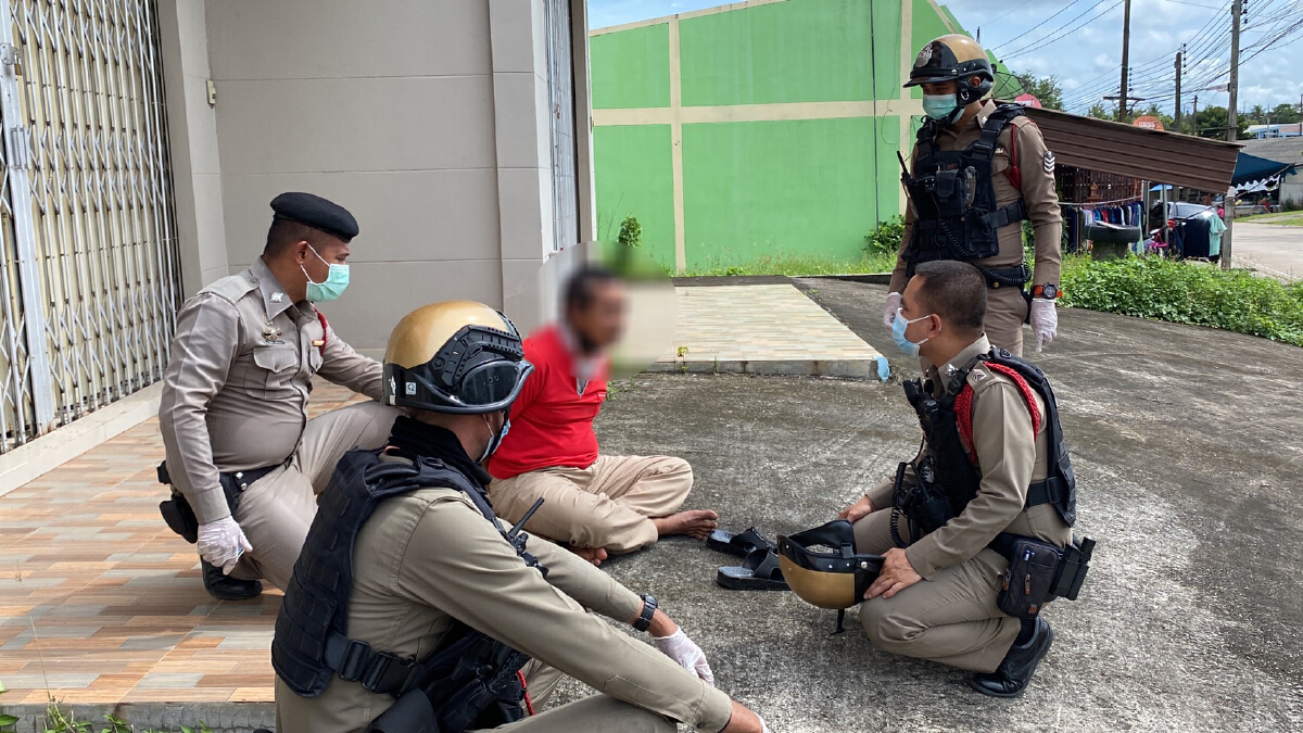 พ่อพาลูกวัย 8 ขวบ ขับรถแหกด่านสะเดาหลังถูกตม.มาเลย์ไล่กลับ พ่อพาลูกวัย 8 ขวบ ขับรถแหกด่านสะเดาหลังถูกตม.มาเลย์ไล่กลับ
