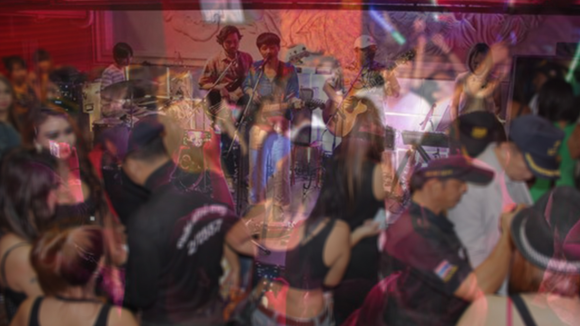 .ศบค.ไฟเขียวลดพื้นที่สีแดงเข้มเหลือ 6จ.-เลื่อนเปิดสถานบันเทิง.