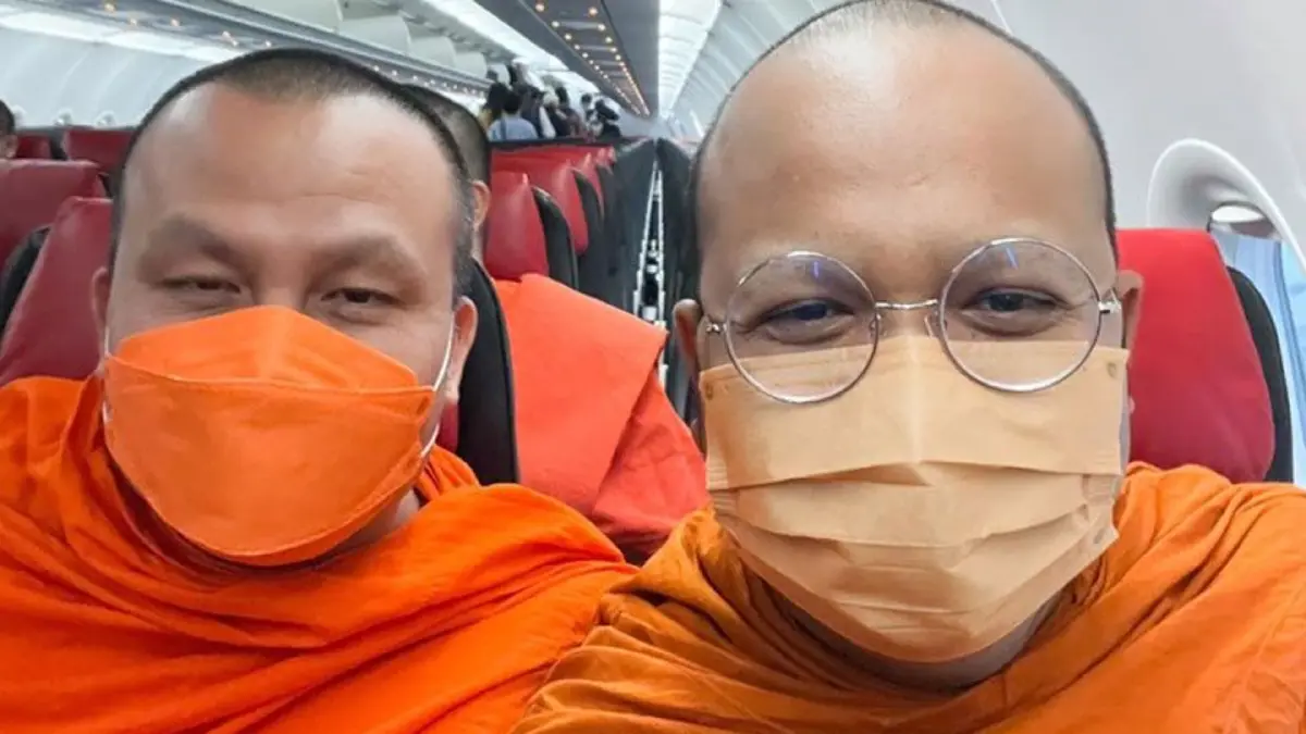 ชัดเจน! 2 พส. แชะรูปเครื่องแบบงานสุดท้ายบนเครื่องบิน หลังกำหนดวันสึก ชัดเจน! 2 พส. แชะรูปเครื่องแบบงานสุดท้ายบนเครื่องบิน หลังกำหนดวันสึก