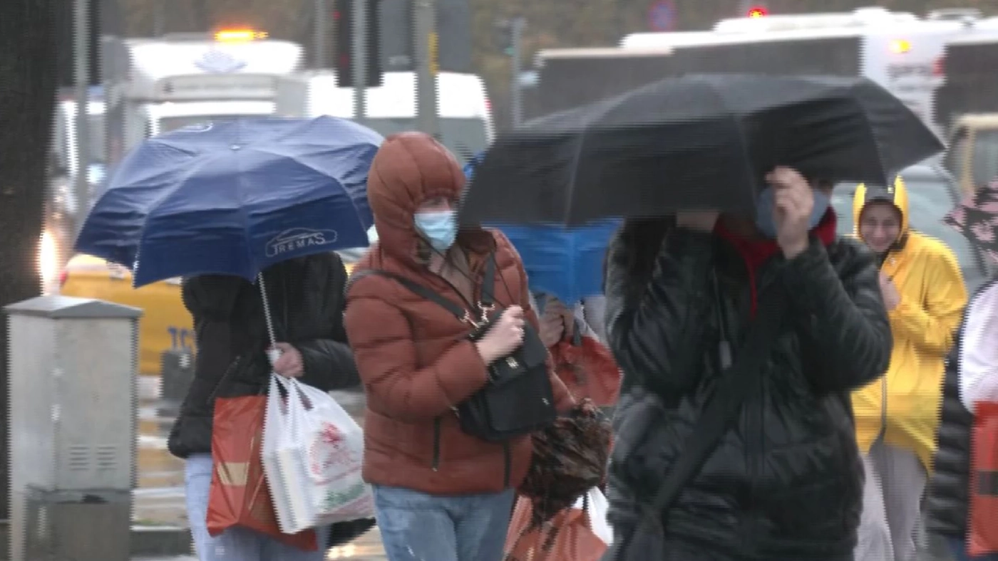 พายุใหญ่ถล่มตุรกี พัดรถบรรทุกล้ม ถล่มหอนาฬิกาพัง หลังคาปลิวว่อน พายุใหญ่ถล่มตุรกี พัดรถบรรทุกล้ม ถล่มหอนาฬิกาพัง หลังคาปลิวว่อน