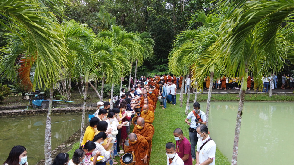 ครั้งแรกในประเทศ ออกโรงทานฉีดวัคซีนโควิดฟรี ในงานทอดกฐิน ครั้งแรกในประเทศ ออกโรงทานฉีดวัคซีนโควิดฟรี ในงานทอดกฐิน