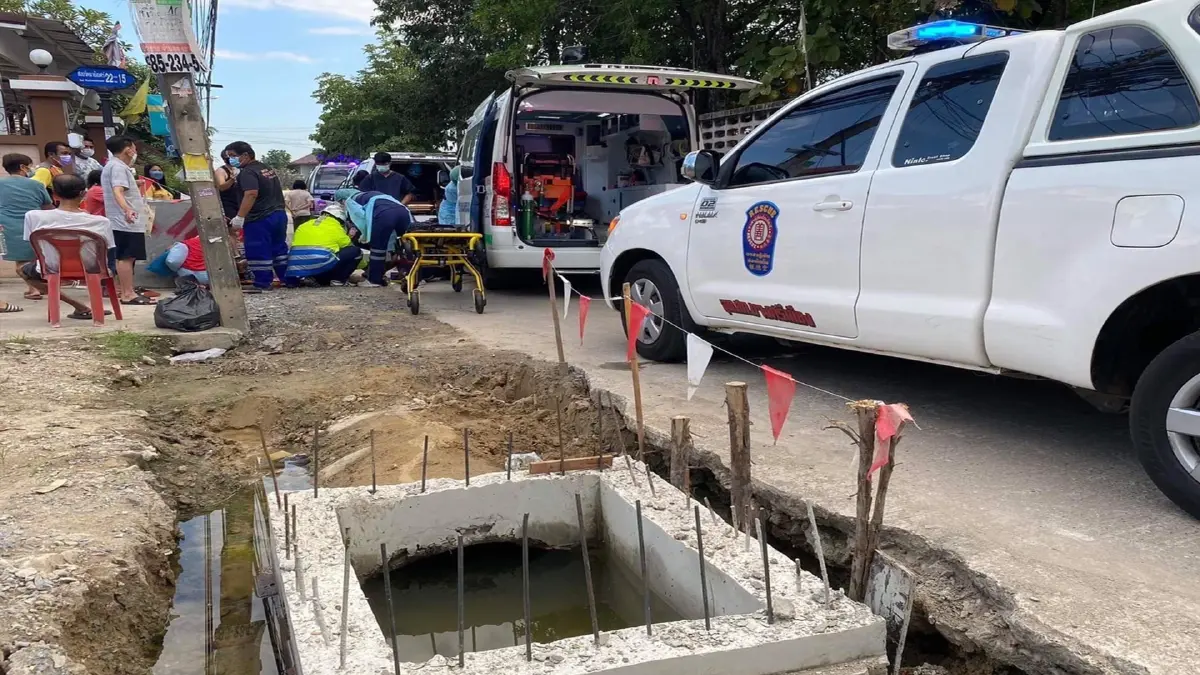 ช่วยชีวิตหญิงสูงวัย ปั่นจักรยานล้มถูกเหล็กแหลมเสียบขา 2 ข้าง ช่วยชีวิตหญิงสูงวัย ปั่นจักรยานล้มถูกเหล็กแหลมเสียบขา 2 ข้าง