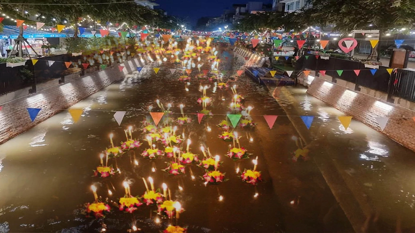 เย็นนี้ต้องไม่พลาดลอยกระทง "คลองโอ่งอ่าง" ตื่นตาตื่นใจแน่นอน เย็นนี้ต้องไม่พลาดลอยกระทง "คลองโอ่งอ่าง" ตื่นตาตื่นใจแน่นอน