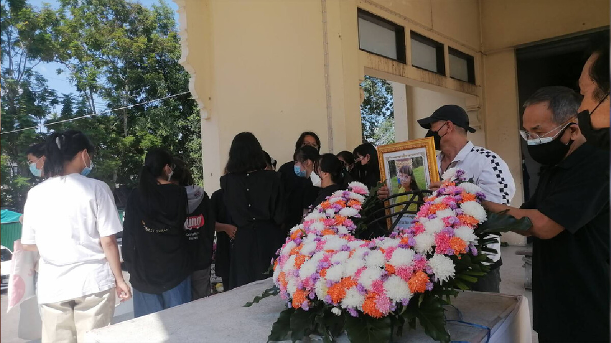 ร่วมส่งอาลัยครั้งสุดท้าย-นศ.สาววัย 16ฉีดไฟเซอร์ดับ ร่วมส่งอาลัยครั้งสุดท้าย-นศ.สาววัย 16ฉีดไฟเซอร์ดับ