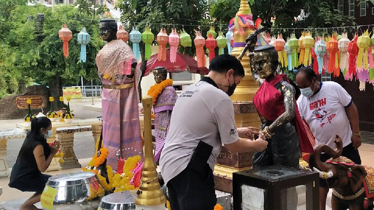 เริ่มคึกคัก นทท.หลั่งไหลขอพรย่าโมหลังผ่อนคลายมาตรการเปิดประเทศ เริ่มคึกคัก นทท.หลั่งไหลขอพรย่าโมหลังผ่อนคลายมาตรการเปิดประเทศ