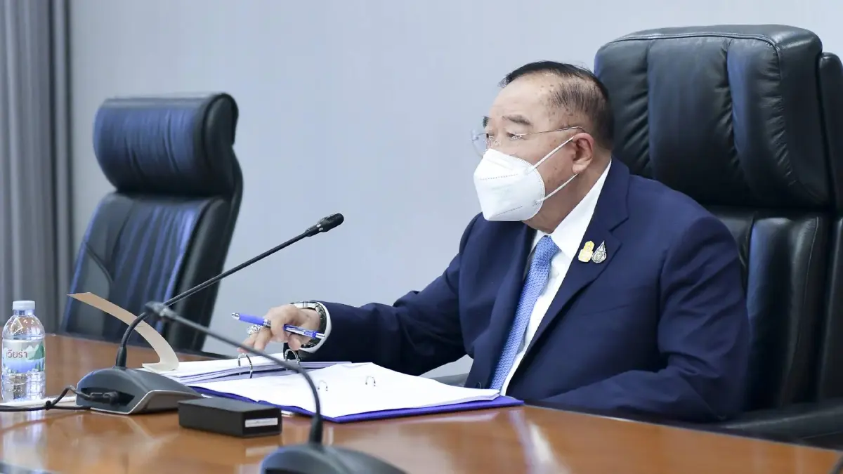 "พล.อ.ประวิตร" ฉุนหลังถูกถาม นายกฯ ตั้งพรรคใหม่ "พล.อ.ประวิตร" ฉุนหลังถูกถาม นายกฯ ตั้งพรรคใหม่