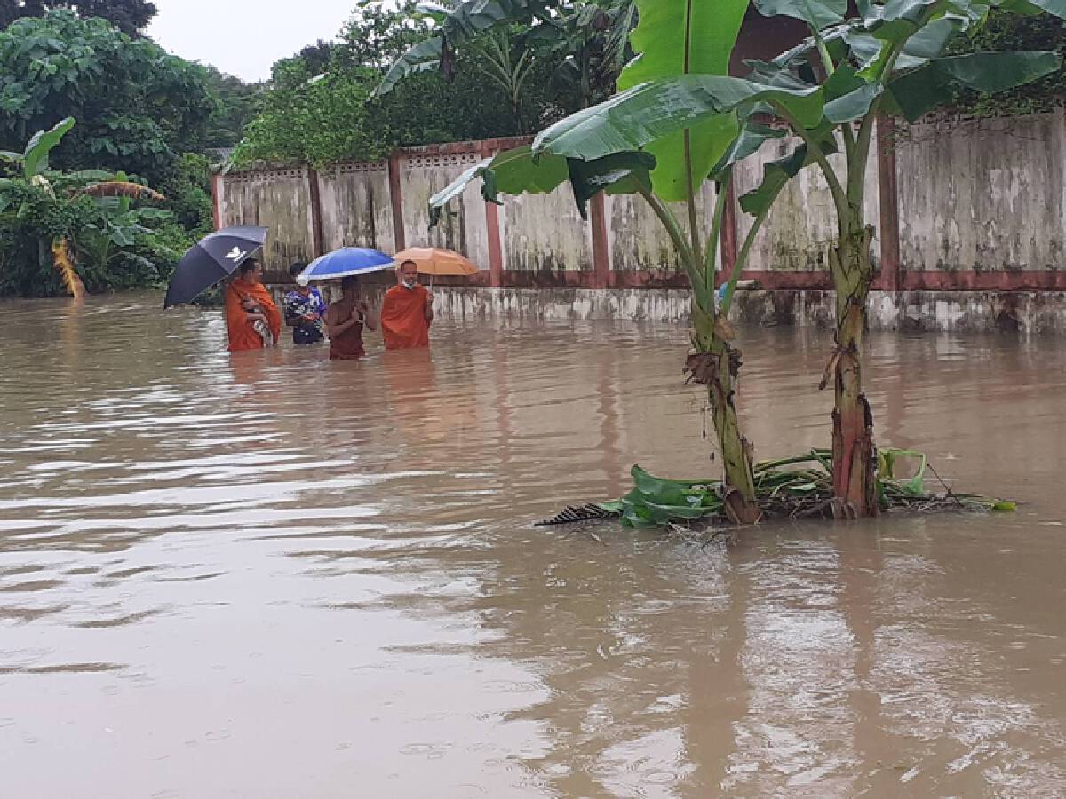 ฝนถล่ม 3 วันติด เมืองคอนน้ำล้นท่วมหลายพื้นที่ ฝนถล่ม 3 วันติด เมืองคอนน้ำล้นท่วมหลายพื้นที่